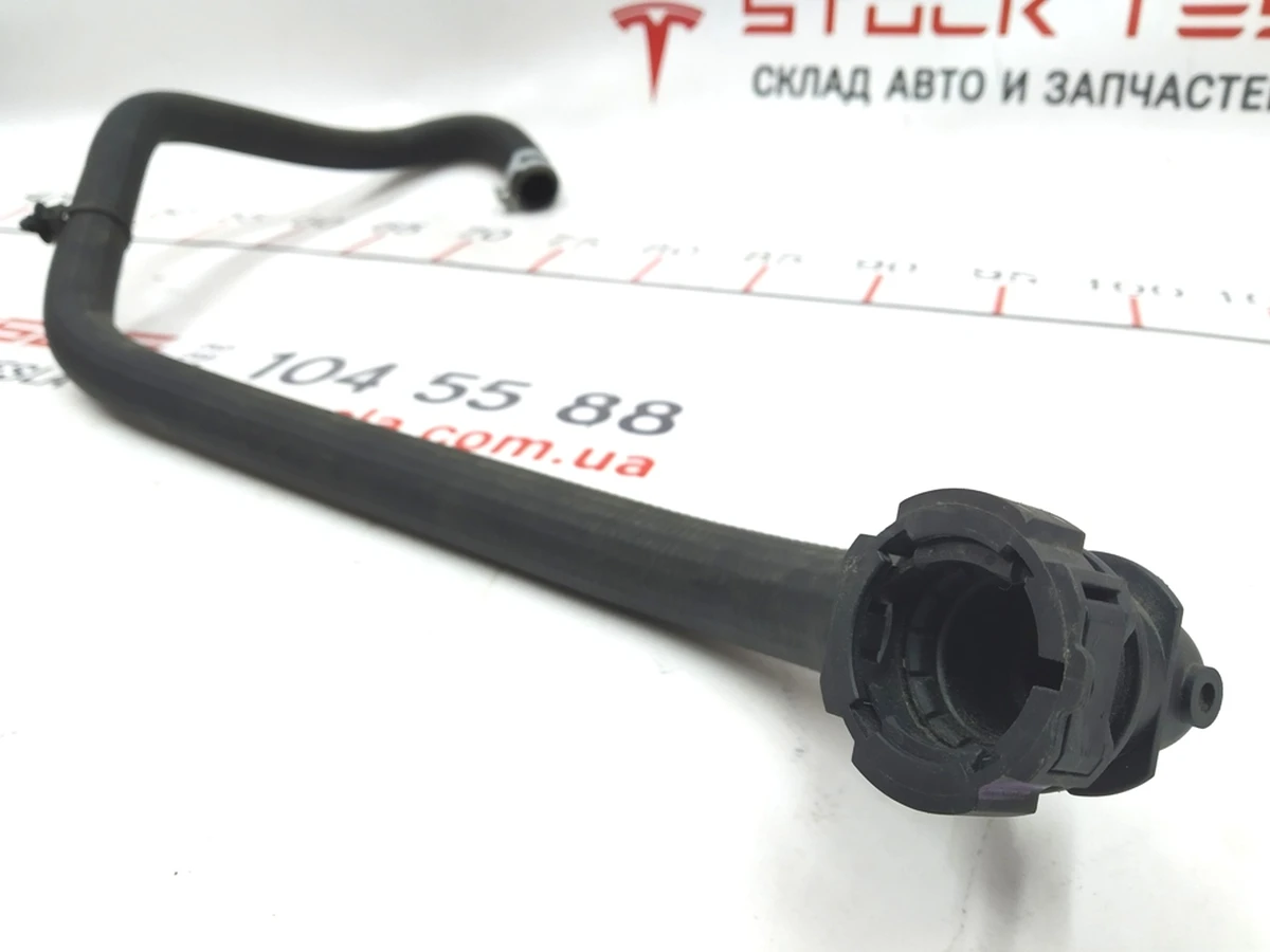 3 Шланг охлаждения мотор задний выход Tesla model S REST 1058001-00-E