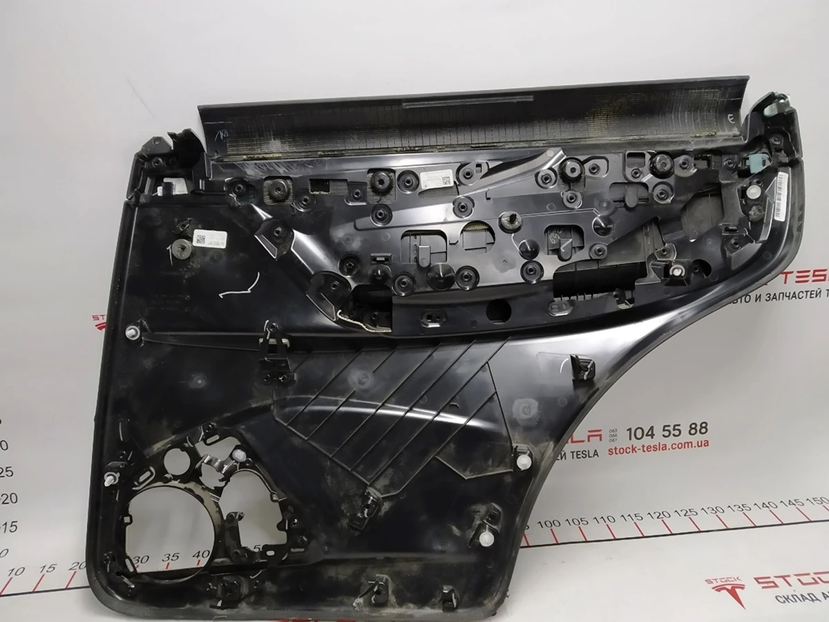 1 Карта (скелет) двері задніх лівих PREM PUR CREAM (з ушкодженнями) Tesla model X 1058003-22-K