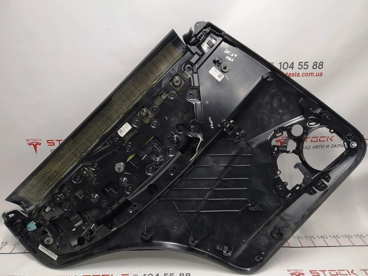 1 Card (skeleton) rear right door PREM PUR CREAM (damaged) Tesla model X 1058004-22-K