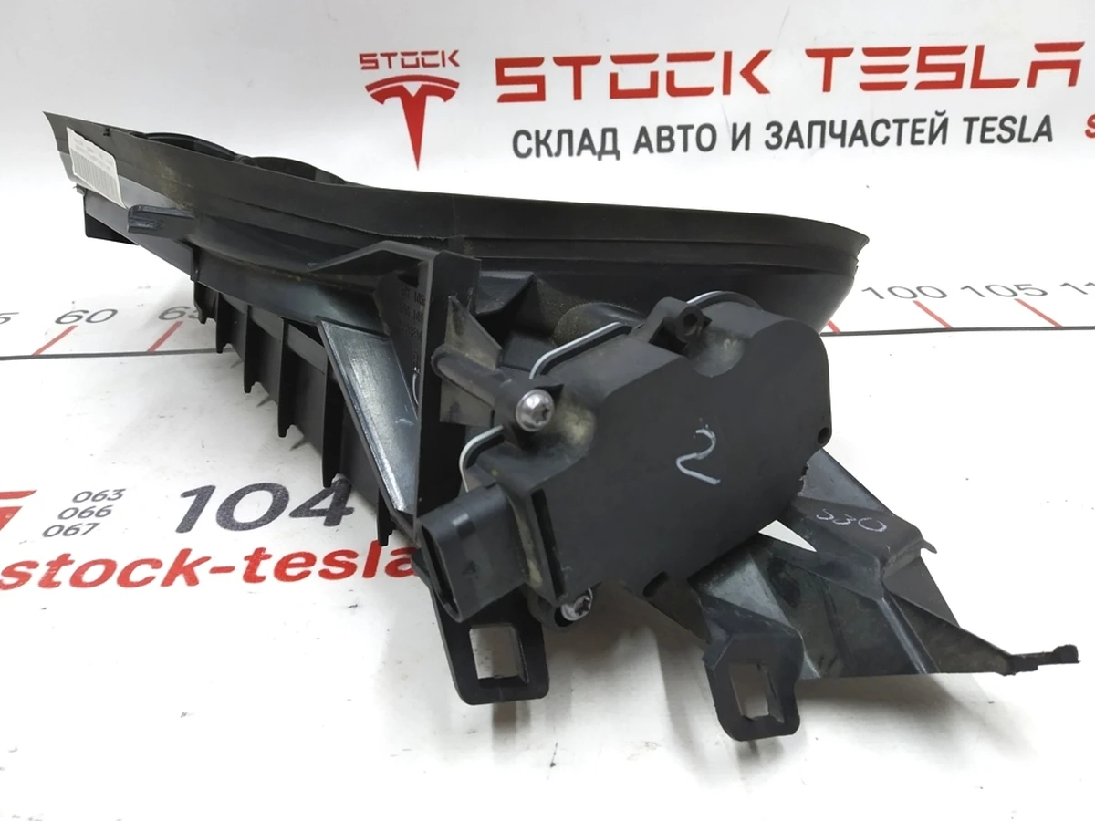 18 Корпус активного люверса правий у зборі з модулем Tesla model S REST 1058007-00-J