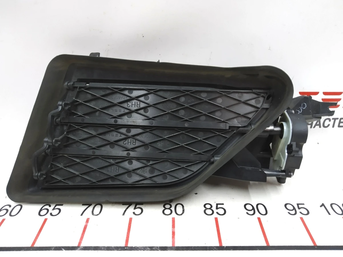 18 Корпус активного люверса правий у зборі з модулем Tesla model S REST 1058007-00-J