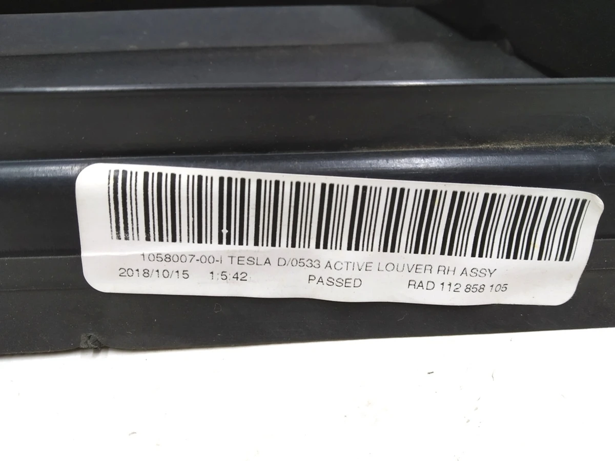 18 Корпус активного люверса правий у зборі з модулем Tesla model S REST 1058007-00-J