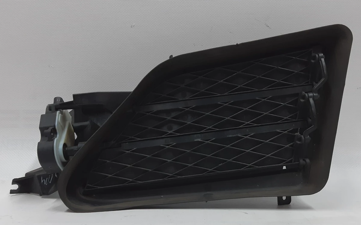 18 Корпус активного люверса правий у зборі з модулем Tesla model S REST 1058007-00-J