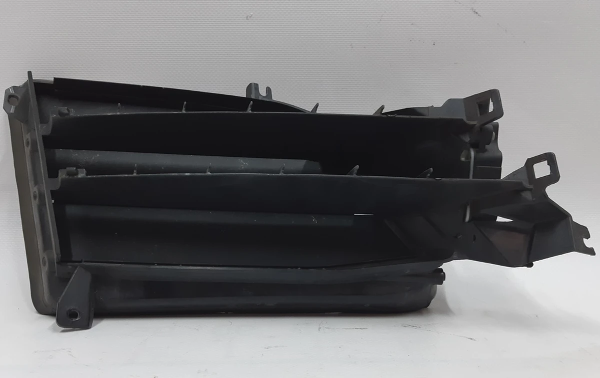 18 Корпус активного люверса правий у зборі з модулем Tesla model S REST 1058007-00-J