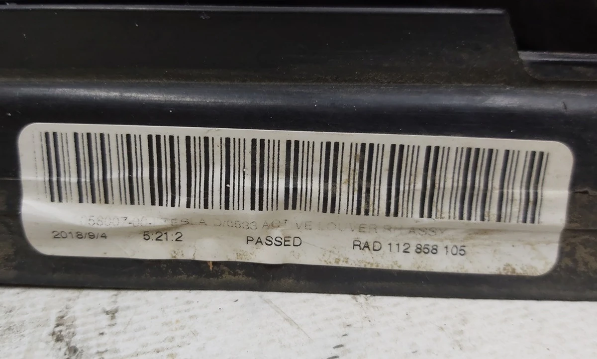 18 Люверс активный правый в сборе Tesla model S REST 1058007-00-J