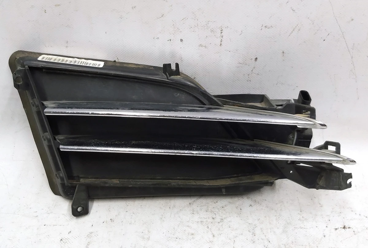 18 Люверс активный правый в сборе Tesla model S REST 1058007-00-J