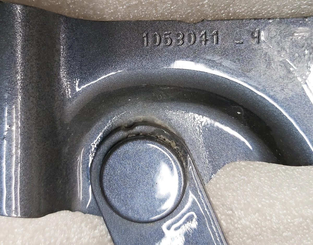 1 Петля кріплення капота ліва PMNG Tesla model X 1058041-00-B