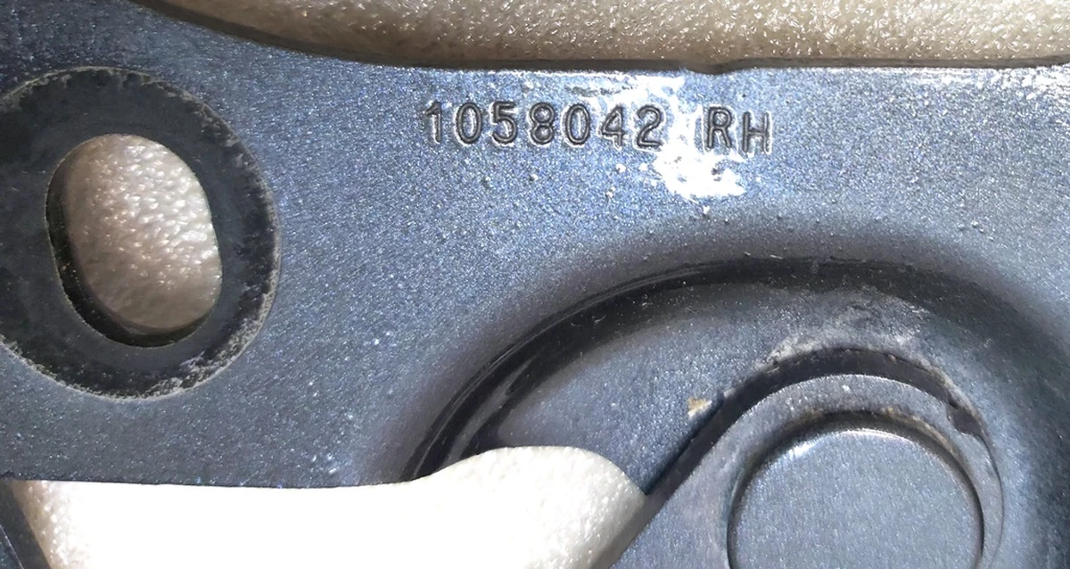 HOOD HINGE RH PMNG Tesla model X 1058042-00-B