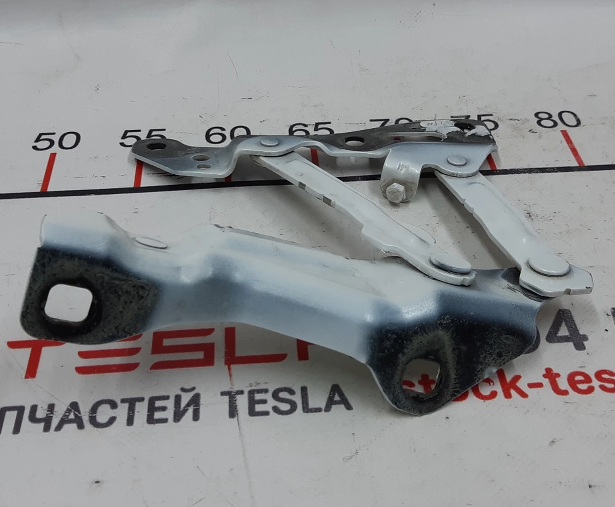 1 Петля кріплення капота права PPSW із пошкодженням Tesla model X 1058042-00-B