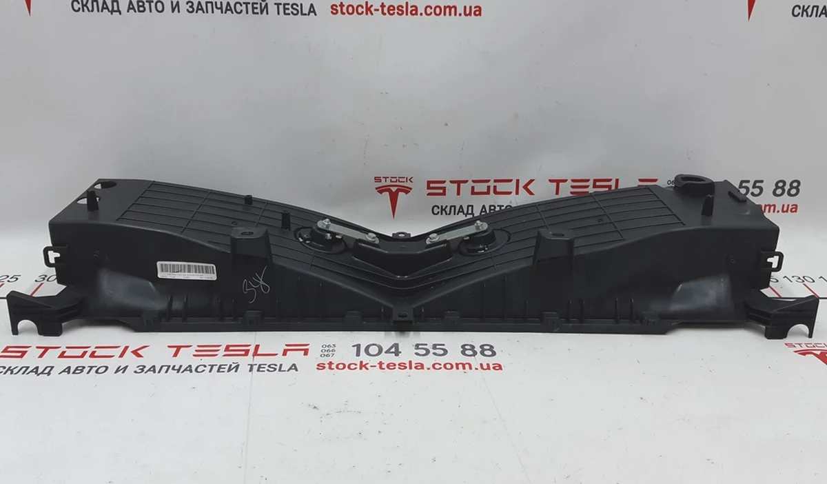 6 Воздуховод центрального радиатора в сборе (корпус, клаксоны, привода) Tesla model S REST 1058073-00-B