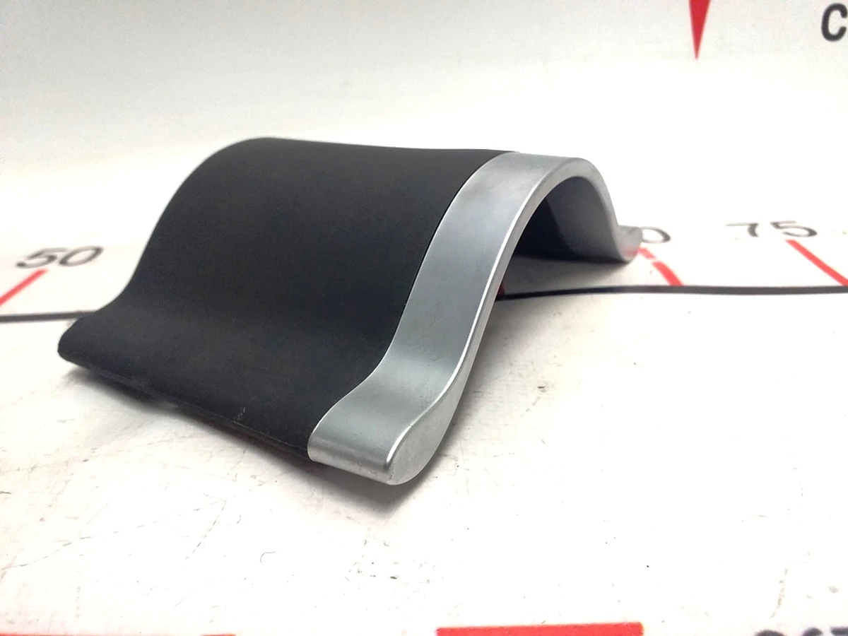 6 Панель підстаканника Tesla Model S REST, Model X 1058082-00-C