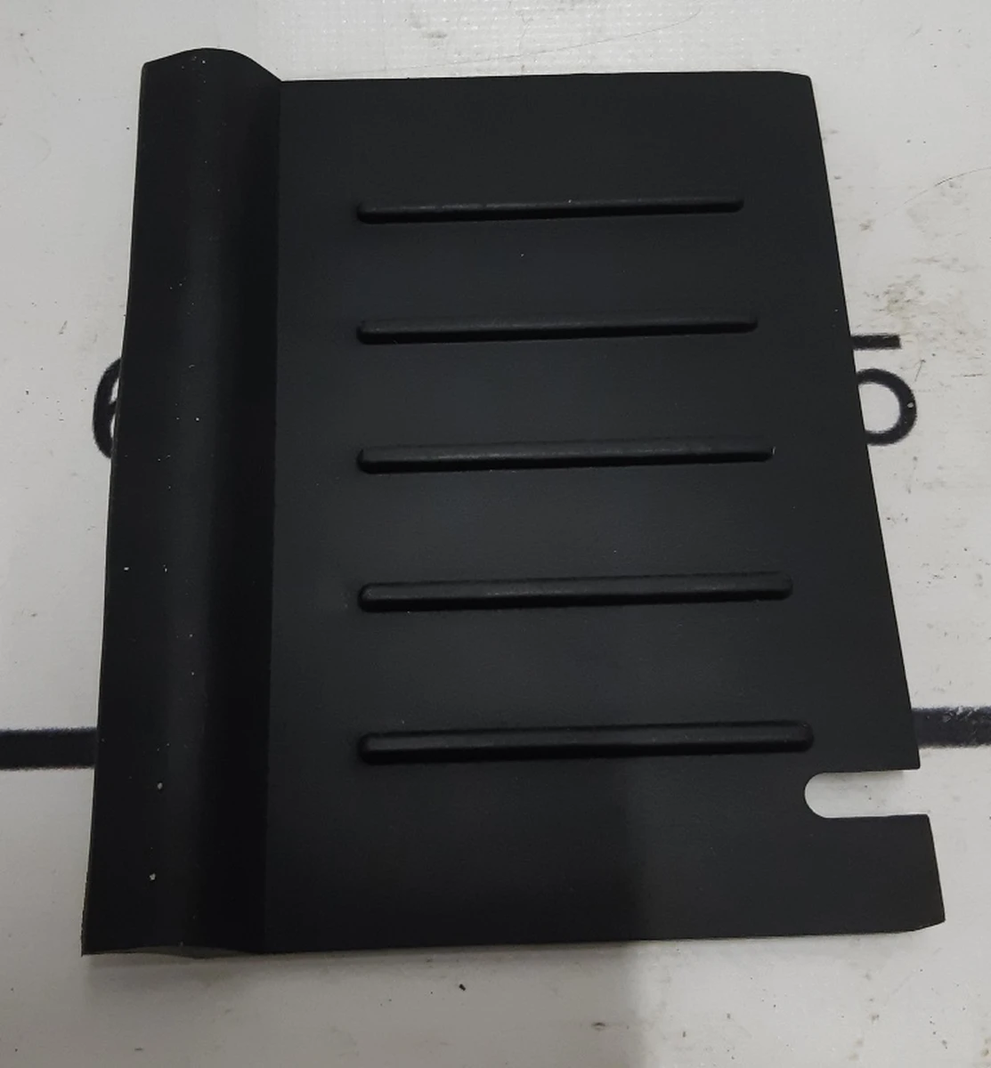 14 Килимок гумовий центральній консолі преміум малий Tesla Model S REST, Model X 1058084-00-C