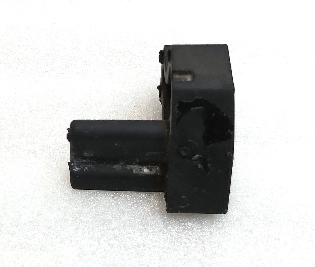 17 Заглушка торцева стійки "C" молдингу зовнішніх нижніх дверей задніх Tesla model X 1058225-00-B