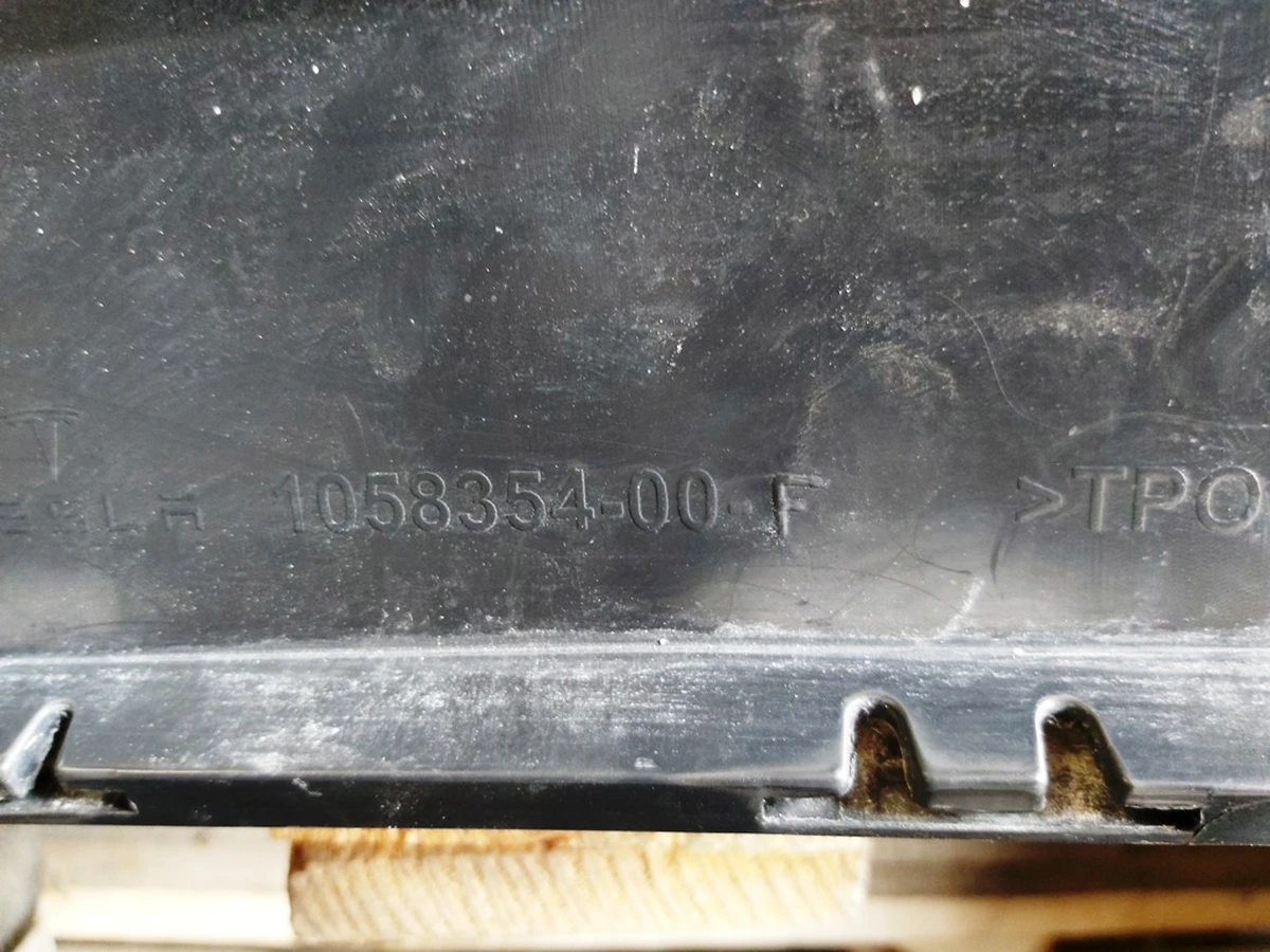 2 Накладка нижня (структурна) бампера заднього з пошкодженням Tesla model X 1058354-00-F