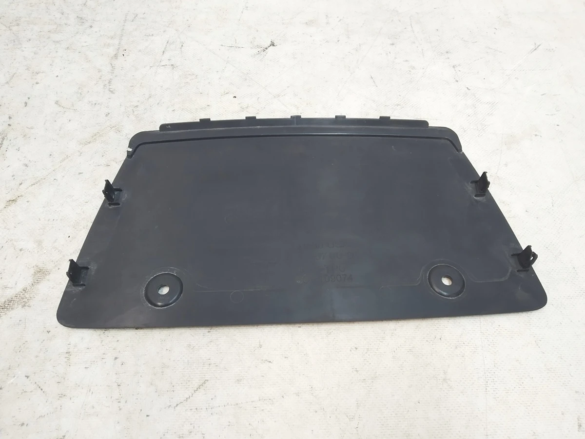 4 Кришка дифузора бампера заднього нижнього (заглушка фаркопа, люк) Tesla model X 1058357-00-D