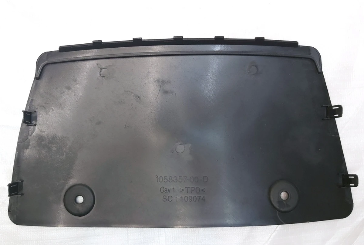 4 Кришка дифузора бампера заднього нижнього (заглушка фаркопа, люк) Tesla model X 1058357-00-D