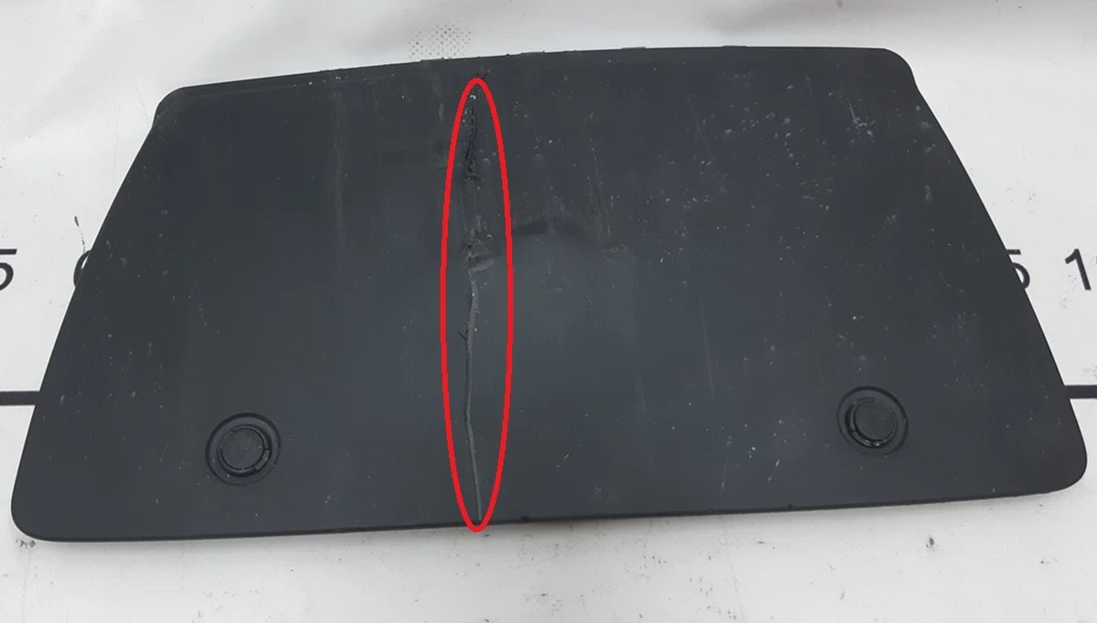 4 Кришка дифузора бампера заднього нижнього (заглушка фаркопа, люк) з пошкодженням Tesla model X 1058357-00-D