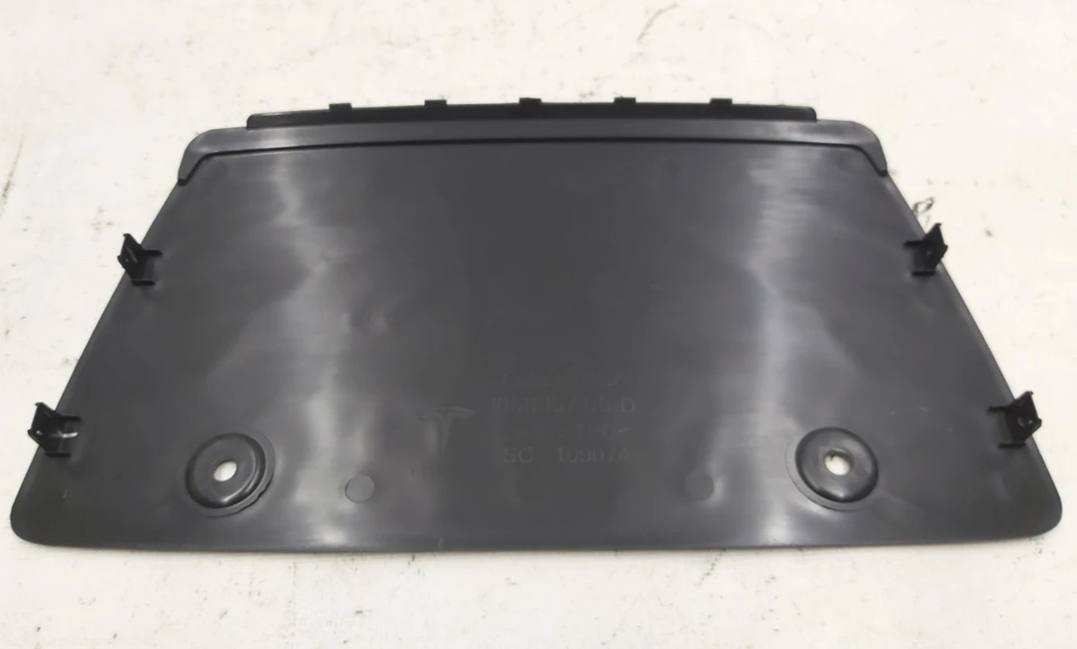 4 Кришка дифузора бампера заднього нижнього (заглушка фаркопа, люк) Tesla model X 1058357-00-D