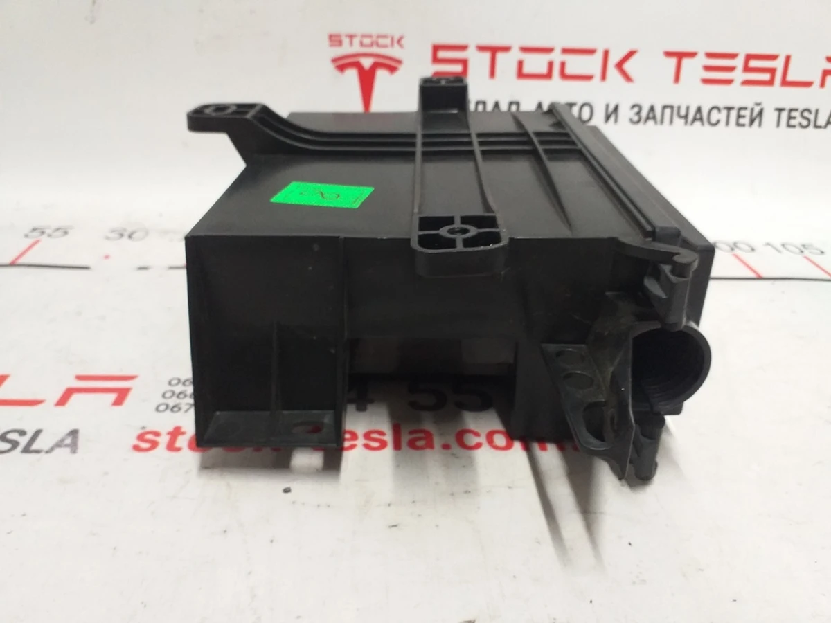 14 Pneumatic system control unit REV01 Tesla model X 1058358-03-C
