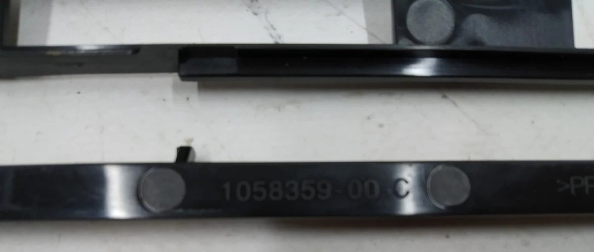 14 Кронштейн (фіксатор) блоків управління пневмосистемою Tesla model X 1058359-00-B