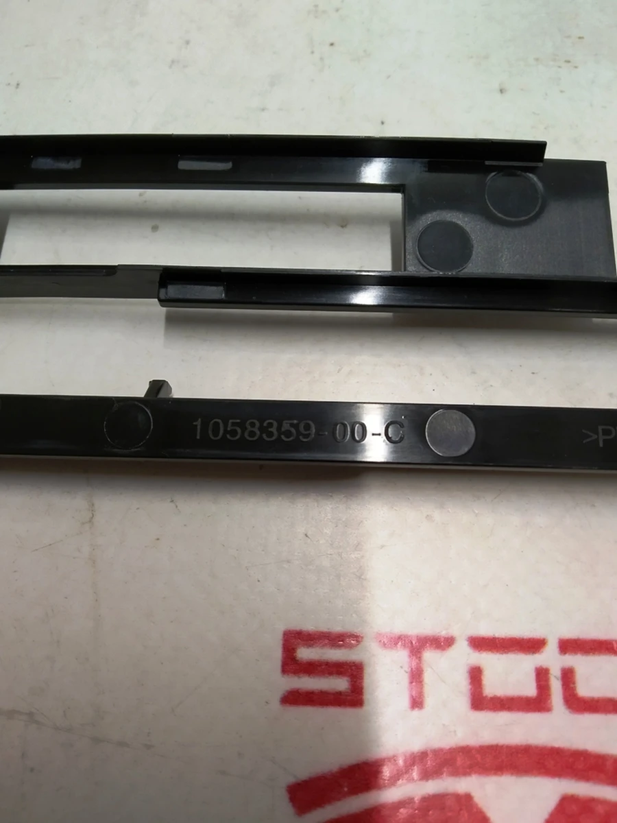 14 Кронштейн (фіксатор) блоків керування пневмосистемою Tesla model X 1058359-00-C