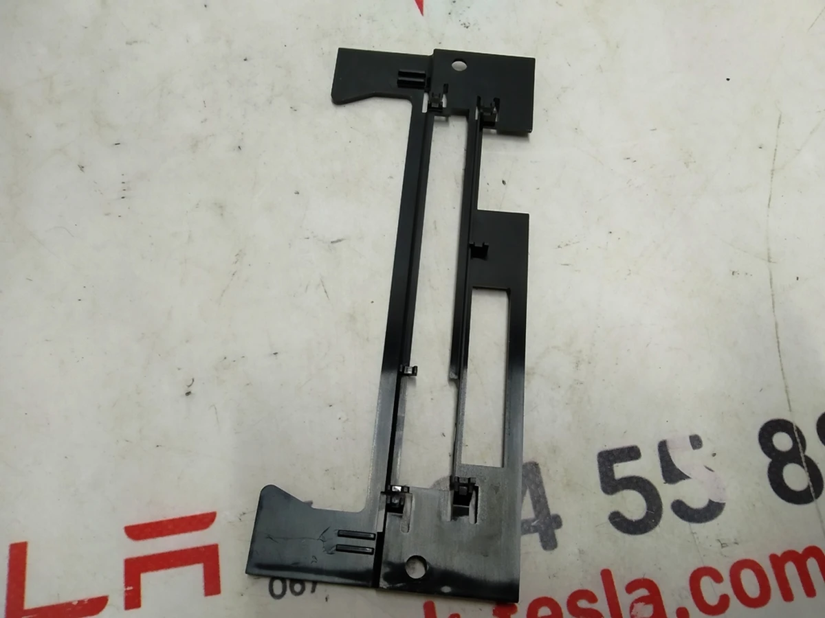 14 Кронштейн (фіксатор) блоків керування пневмосистемою Tesla model X 1058359-00-C