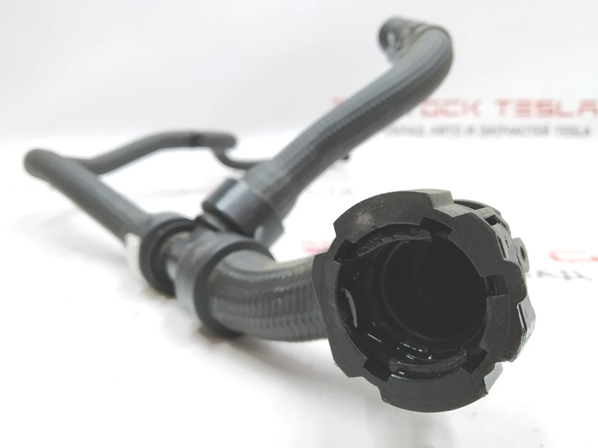 11 Шланг охолодження двигун задній вхід Tesla model S REST 1058668-00-D