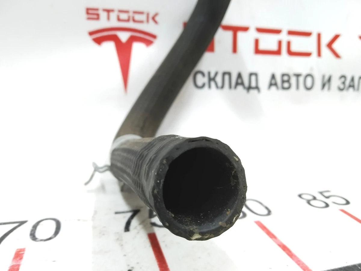 7 Шланг системи охолодження Tesla model S REST 1058669-00-D