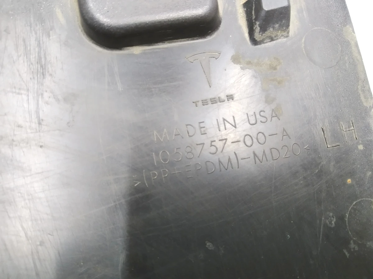 12 Обтічник накладки порога лівий PBSB Tesla model S REST 1058757-00-A