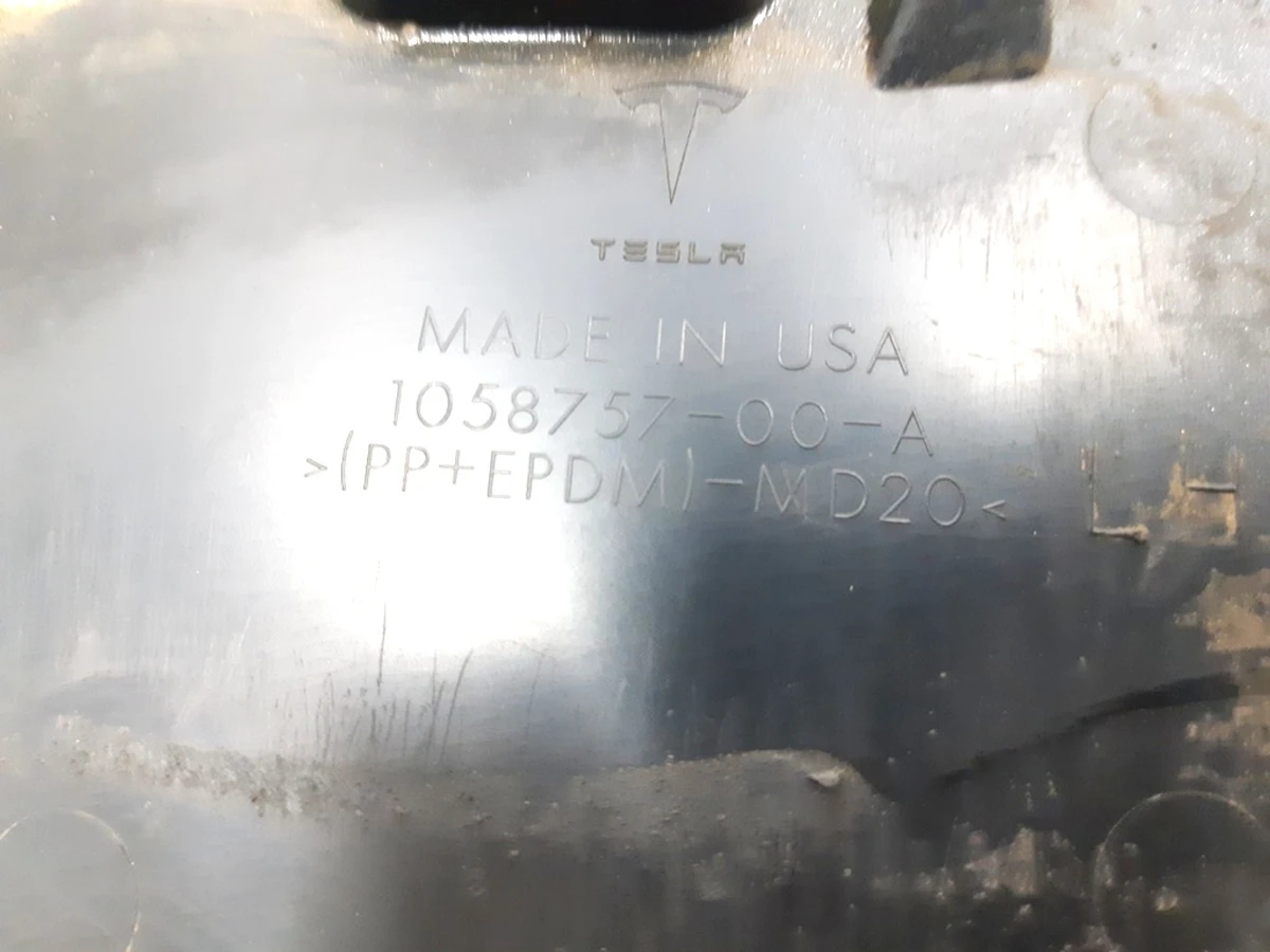 12 Door sill fairing left (painted) PMNG damaged Tesla model S REST 1058757-00-A