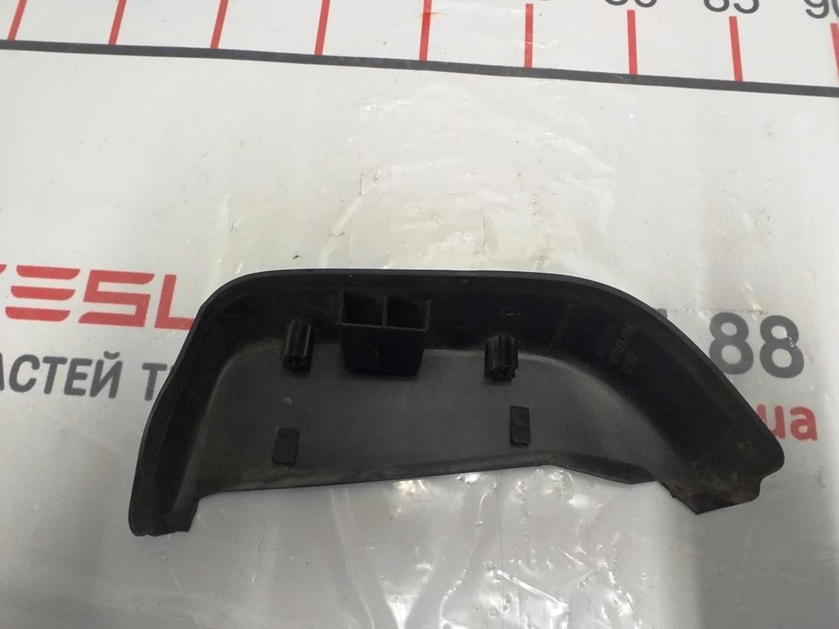 8 Крышка фонаря багажника заднего левого Tesla model X 1058812-00-B