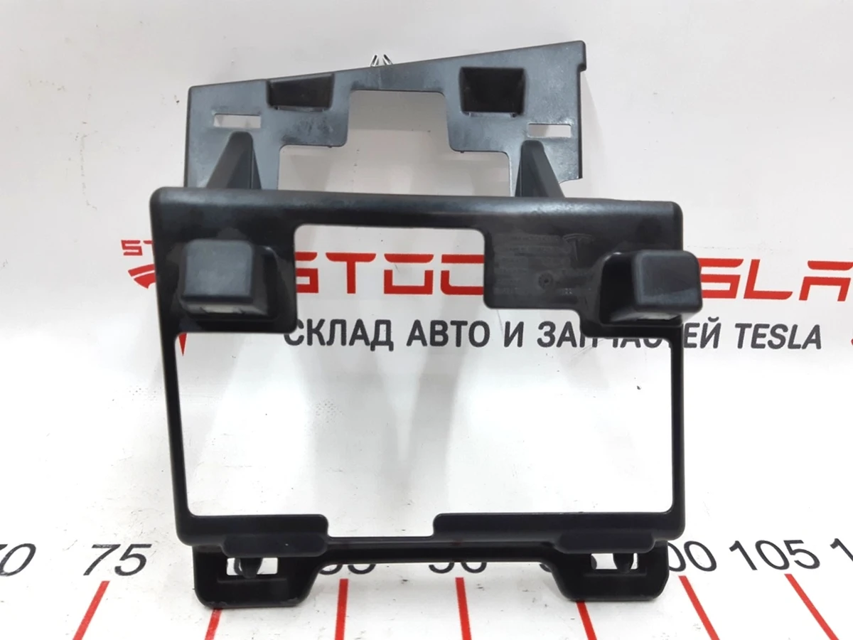 34 Кронштейн опорний монітора Tesla model X S REST 1058825-00-C