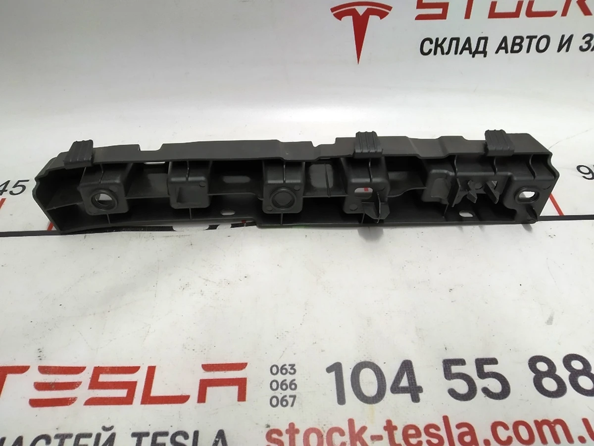 13 Кронштейн облицювання верхньої накладки стійки C задніх лівих дверей Tesla model X 1059185-00-A