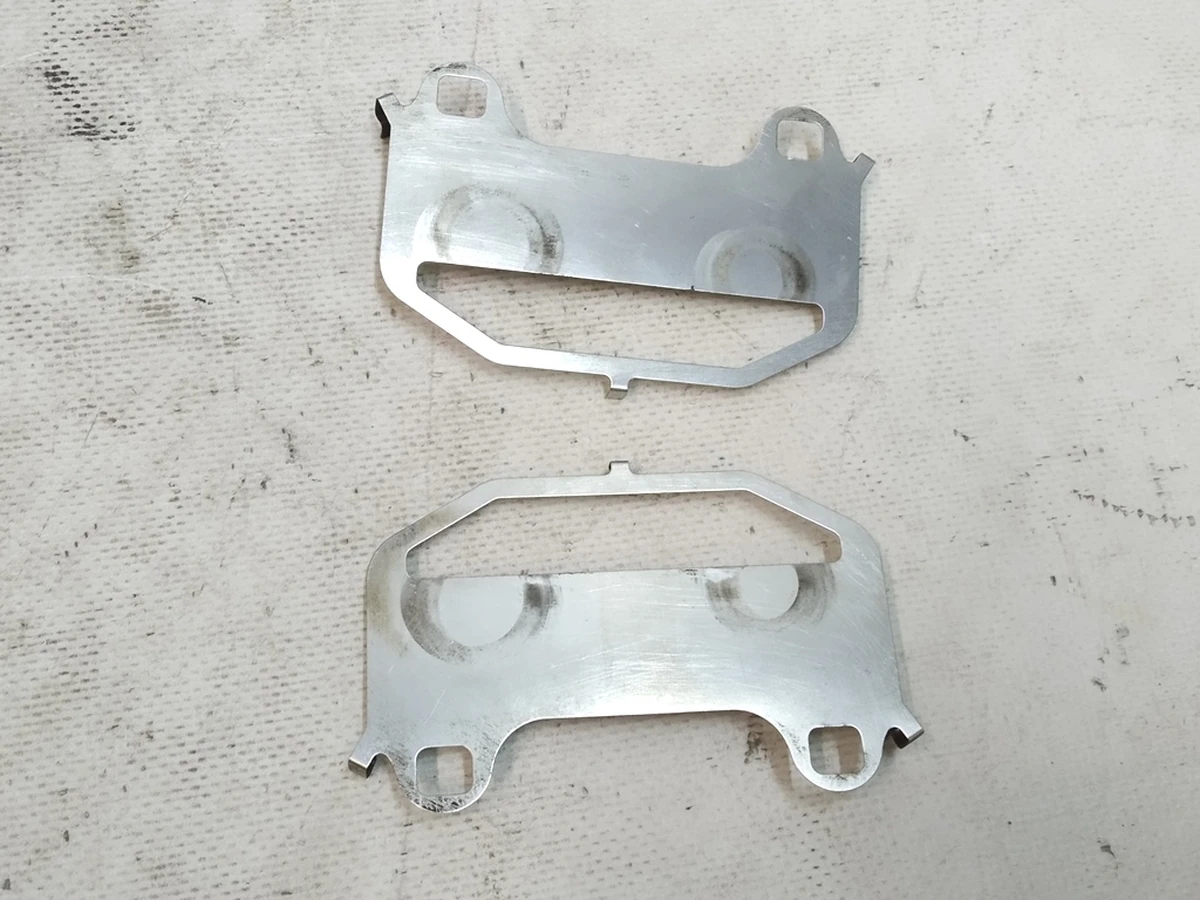 3 Антискрипні пластини задніх гальмівних колодок BREMBO комплект 2 шт. Tesla Model S, Model S REST, Model X 1059198-00-A