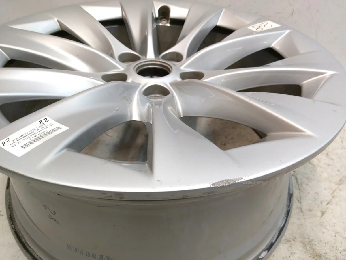 1 Диск колесный 19X8.0 ET40 - SILVER SLIPSTREAM с повреждением Tesla model S, model S REST 1076891-00-B