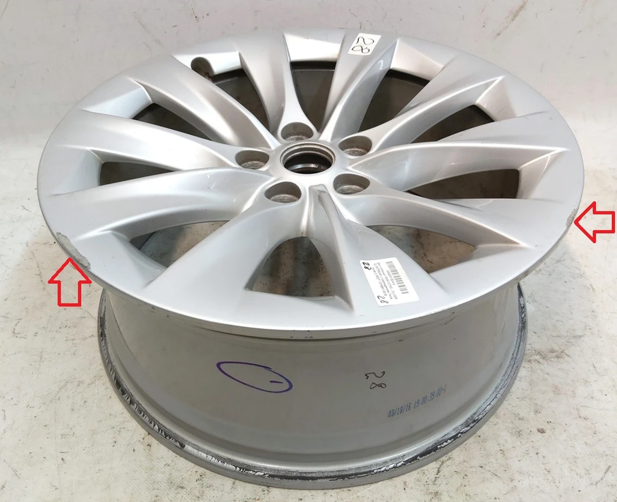 1 Диск колесный 19X8.0 ET40 - SILVER SLIPSTREAM с повреждением Tesla model S, model S REST 1076891-00-B