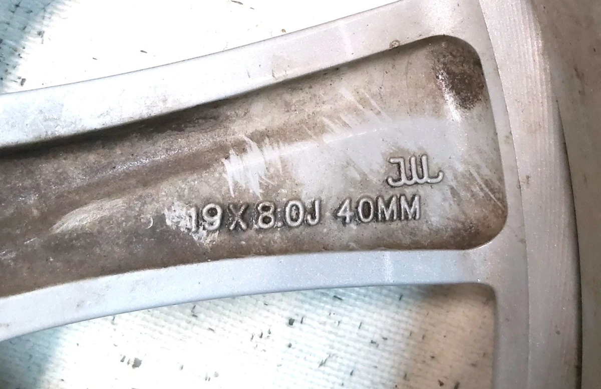 1 Диск колесный 19X8.0 ET40 - SILVER SLIPSTREAM с повреждением Tesla model S, model S REST 1076891-00-B