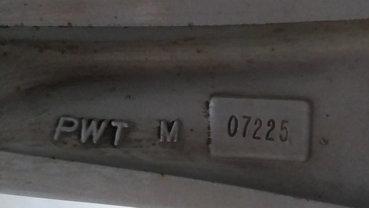 1 Диск колісний 19X8.0 ET40 - SILVER SLIPSTREAM з пошкодженням Tesla model S, model S REST 1076891-00-B