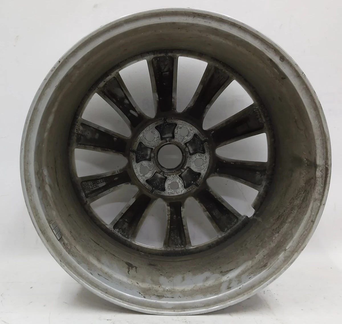 1 Диск колесный 19X8.0 ET40 - SILVER SLIPSTREAM с повреждением Tesla model S REST 1076891-00-B