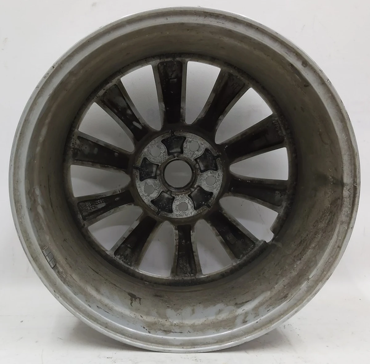 1 Колісний диск 19X8.0 ET40 - SILVER SLIPSTREAM з пошкодженням Tesla model S REST 1076891-00-B