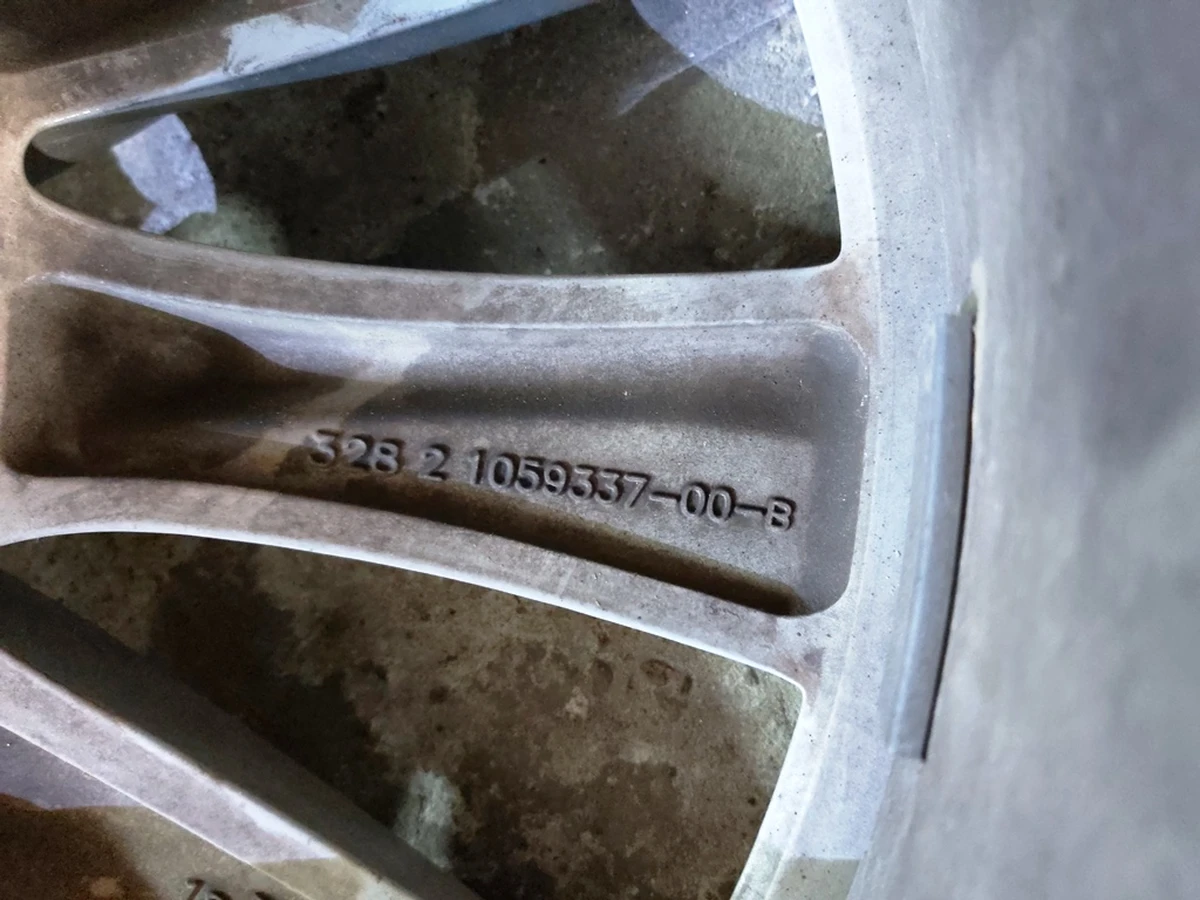 1 Диск колесный 19X8.0 ET40 - SILVER SLIPSTREAM Tesla model S REST 1076891-00-B