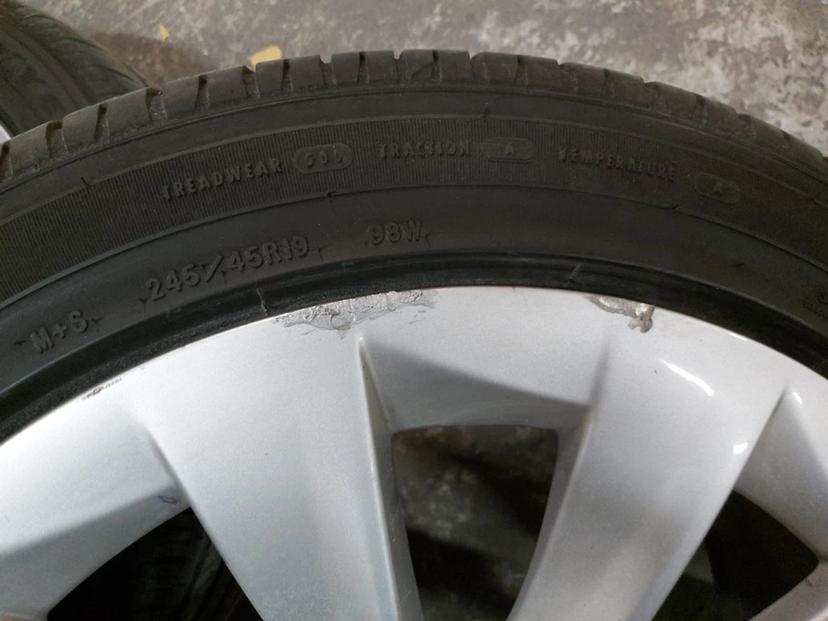 1 WHEEL, 19x8.0 ET40 - SILVER SLIPSTREAM with damage Tesla model S, model S REST 1076891-00-B