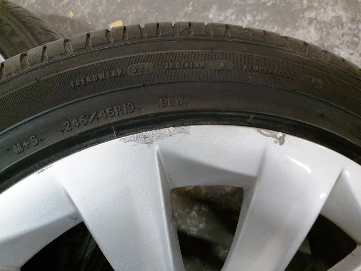 1 WHEEL, 19x8.0 ET40 - SILVER SLIPSTREAM with damage Tesla model S, model S REST 1076891-00-B