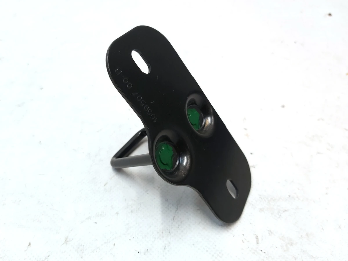 1 Петля замка капота (одиночная) Tesla Model S REST 1059507-00-B