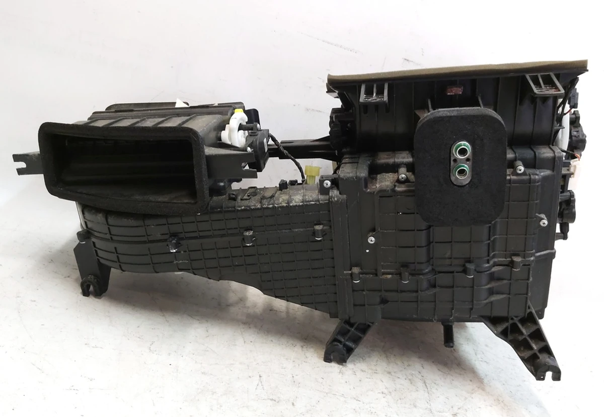 6 Піч салону в зборі Tesla model S REST 1116135-00-C