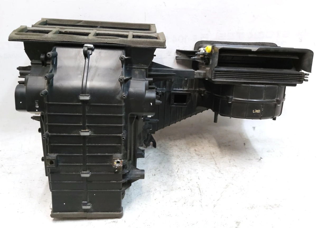 6 Air conditioning unit housing (cabin heater) Tesla Model S REST 1059591-00