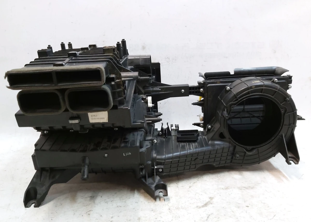 6 Air conditioning unit housing (cabin heater) Tesla Model S REST 1059591-00