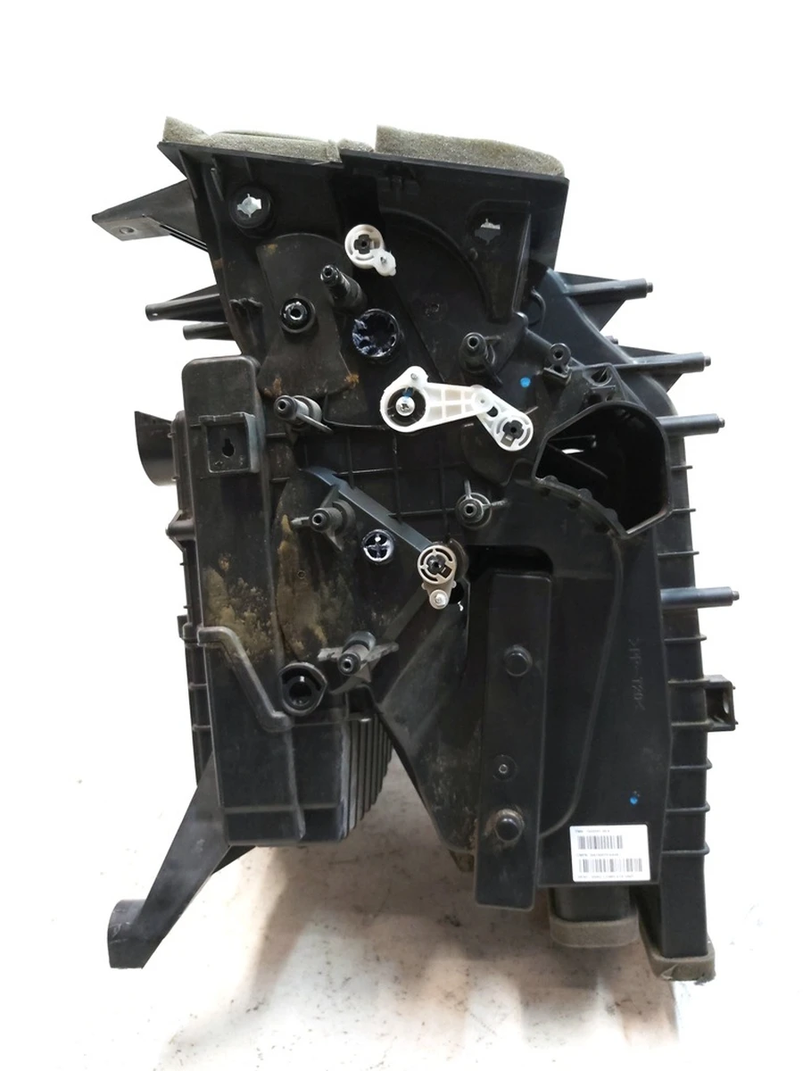 6 Air conditioning unit housing (cabin heater) Tesla Model S REST 1059591-00