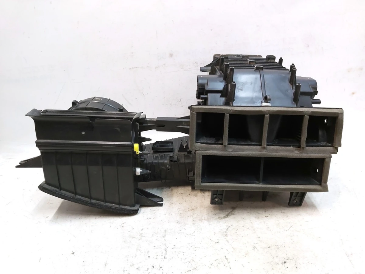 6 Air conditioning unit housing (cabin heater) Tesla Model S REST 1059591-00