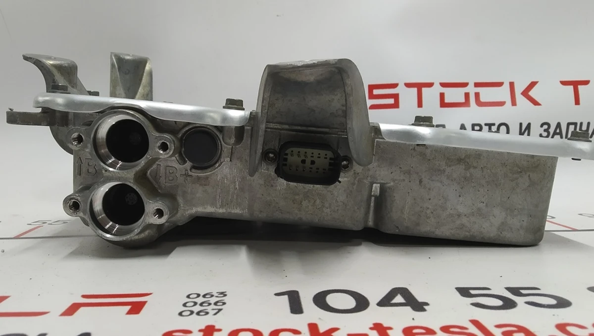 1 Джаншен ​​передній бокс AWD REV01 Tesla model S REST 1059891-00-F